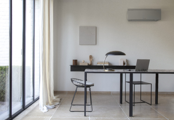 Daikin FTXJ35AS9 Emura Wandgerät WiFi Silber 3,4 kW | Raumgröße 35 - 40 m²