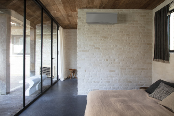 Daikin Set FTXJ25AS + RXJ25A WiFi Emura Wandgerät Silber + Außengerät 2,5 kW 1 Raum 25 - 30 m²