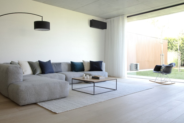 Daikin Set FTXJ42AB + RXJ42A WiFi Emura Wandgerät Mattschwarz + Außengerät 4,2 kW 1 Raum 40 - 45 m²