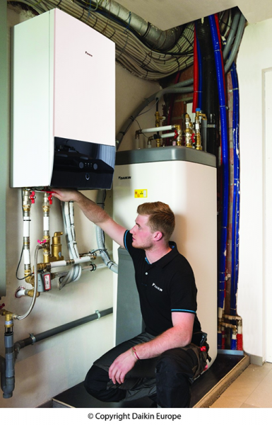 Daikin Altherma 3 H MT W Set EPRA08EW1 8,0 kW + ETBX12E9W Wärmepumpe + Hydromodul mit Heizstab 9 kW