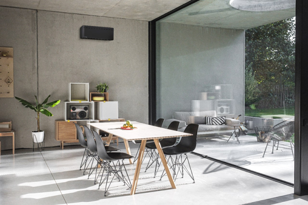 Daikin 4MWXM52A9 Multi+ Set 3 x WiFi Stylish Wandgeräte FTXA20CB + Warmwassertank 90L EKHWET90BV3